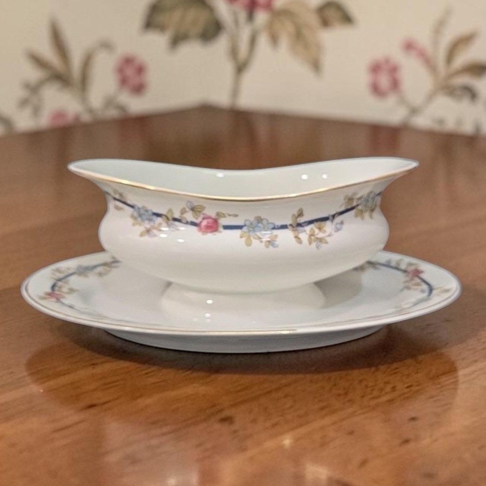 Victoria Czechoslovakia Fine China Gravy Boat, Underplate Attached Vtg Tableware